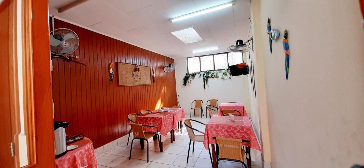 Hostal Huayruro Iquitos Buitenkant foto