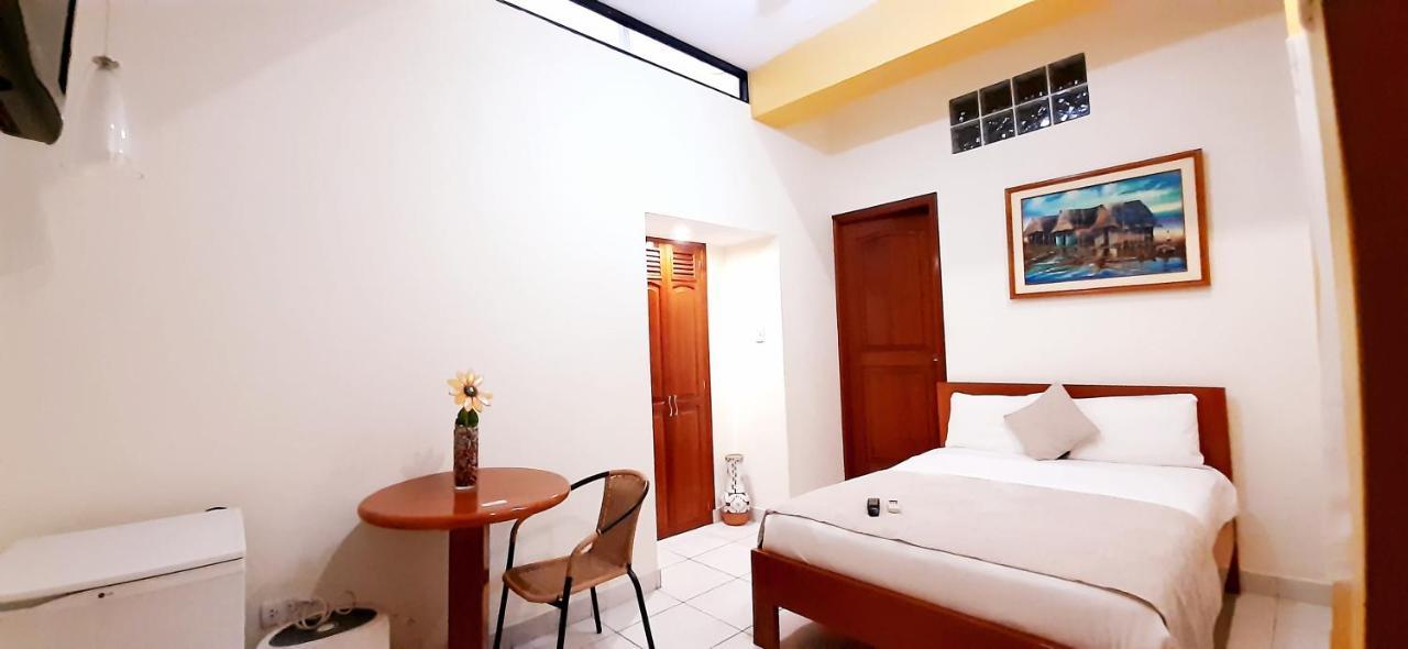Hostal Huayruro Iquitos Buitenkant foto