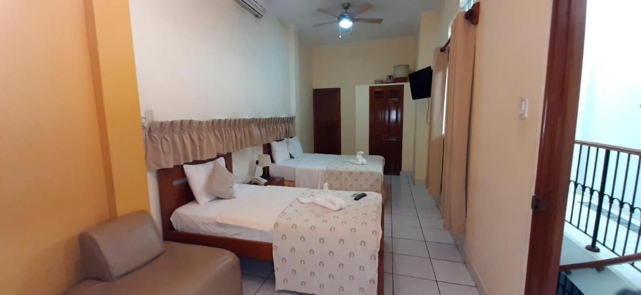 Hostal Huayruro Iquitos Buitenkant foto