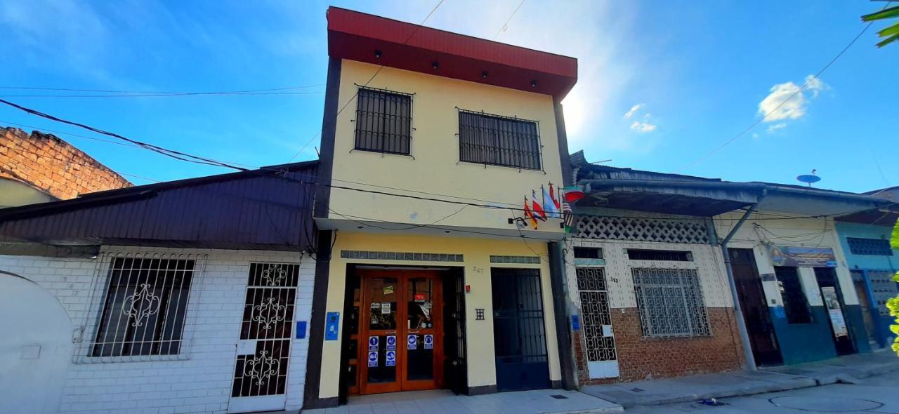 Hostal Huayruro Iquitos Buitenkant foto