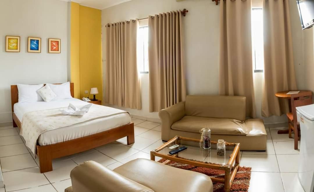 Hostal Huayruro Iquitos Buitenkant foto