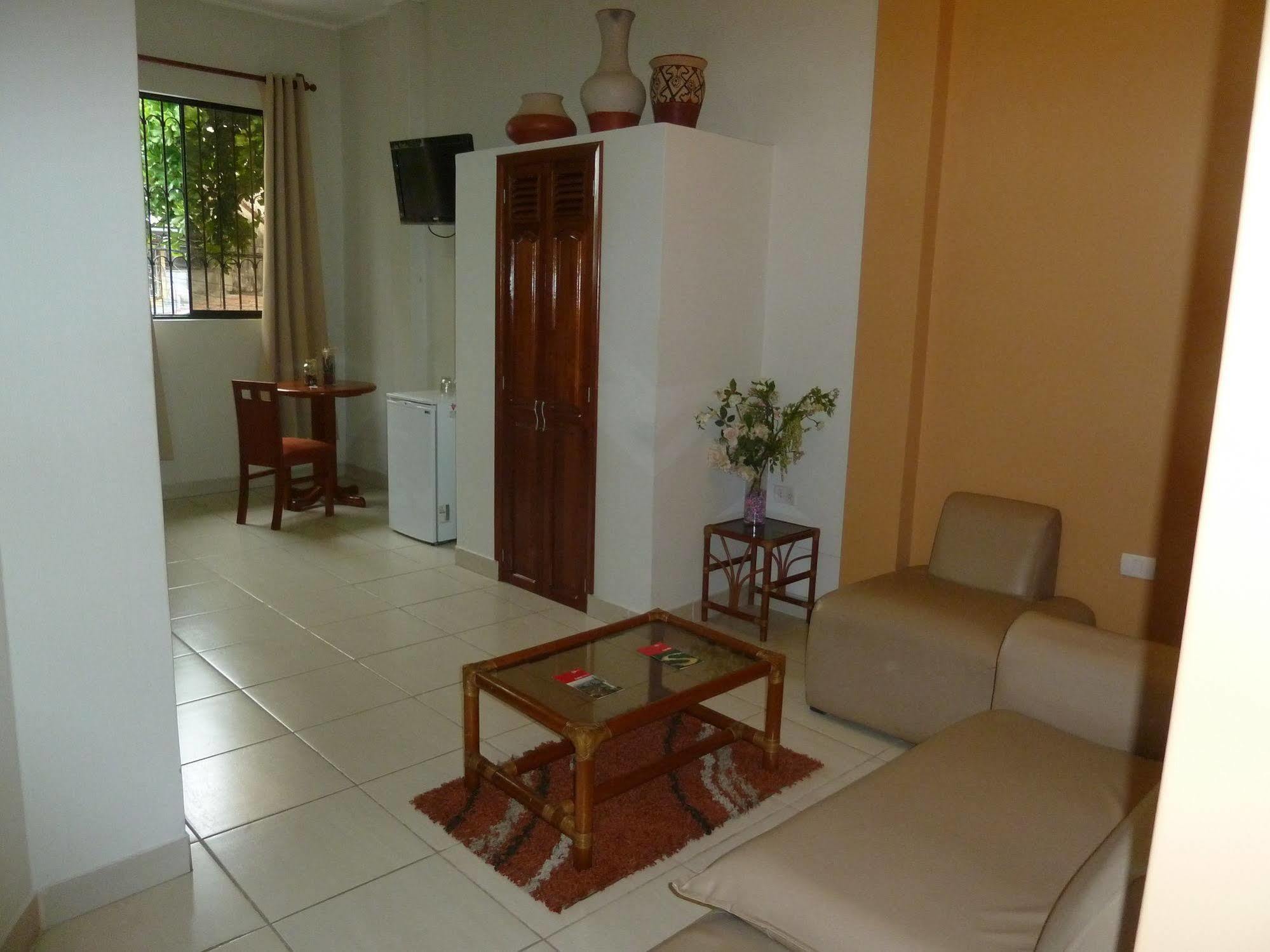 Hostal Huayruro Iquitos Buitenkant foto