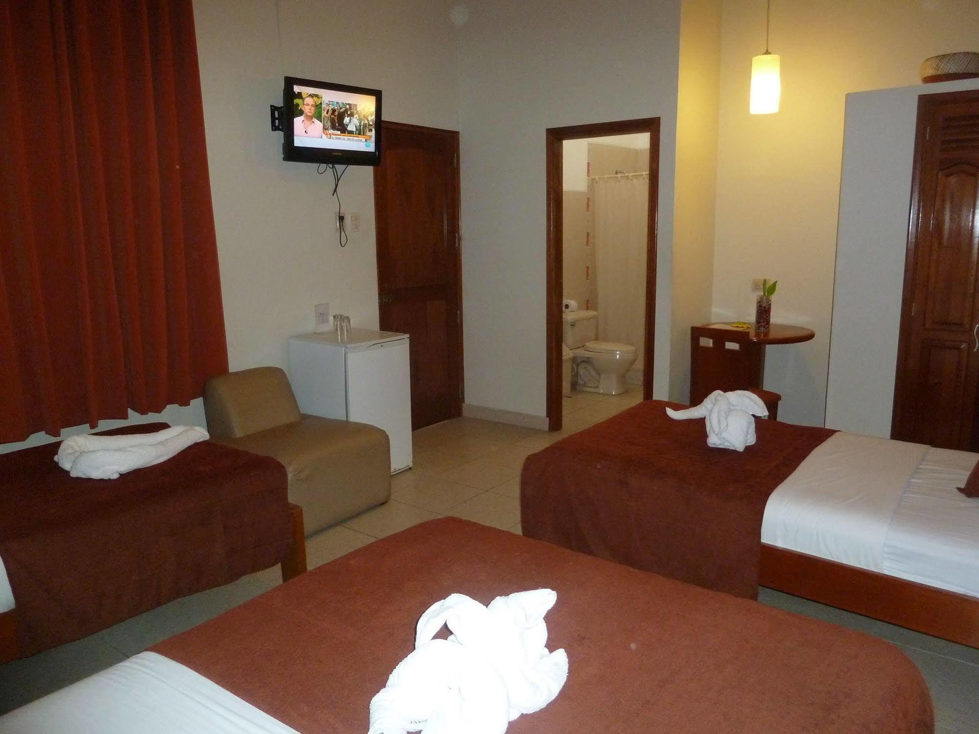 Hostal Huayruro Iquitos Buitenkant foto