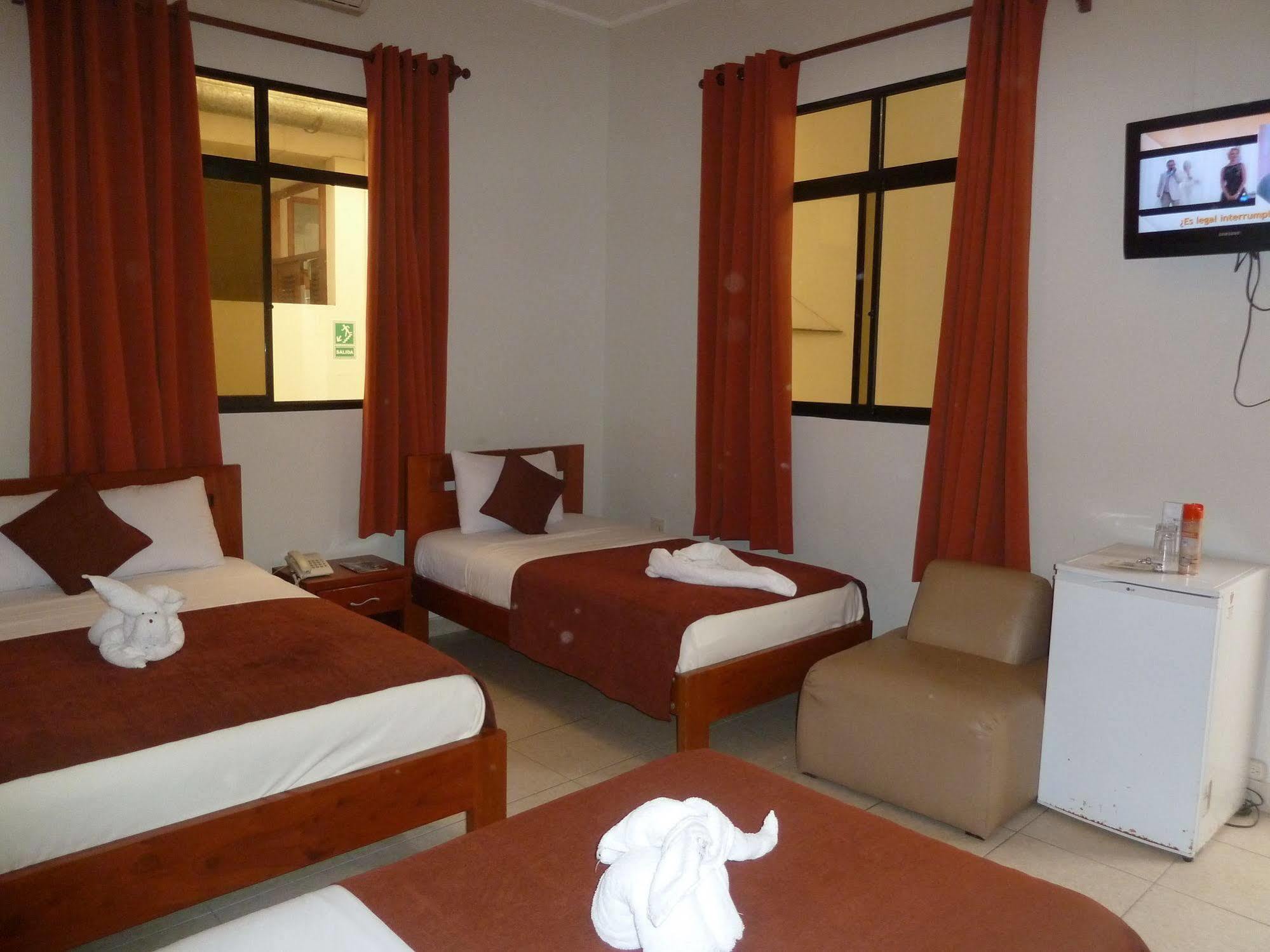 Hostal Huayruro Iquitos Buitenkant foto