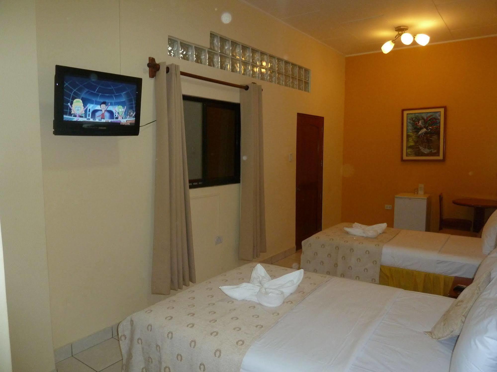 Hostal Huayruro Iquitos Buitenkant foto