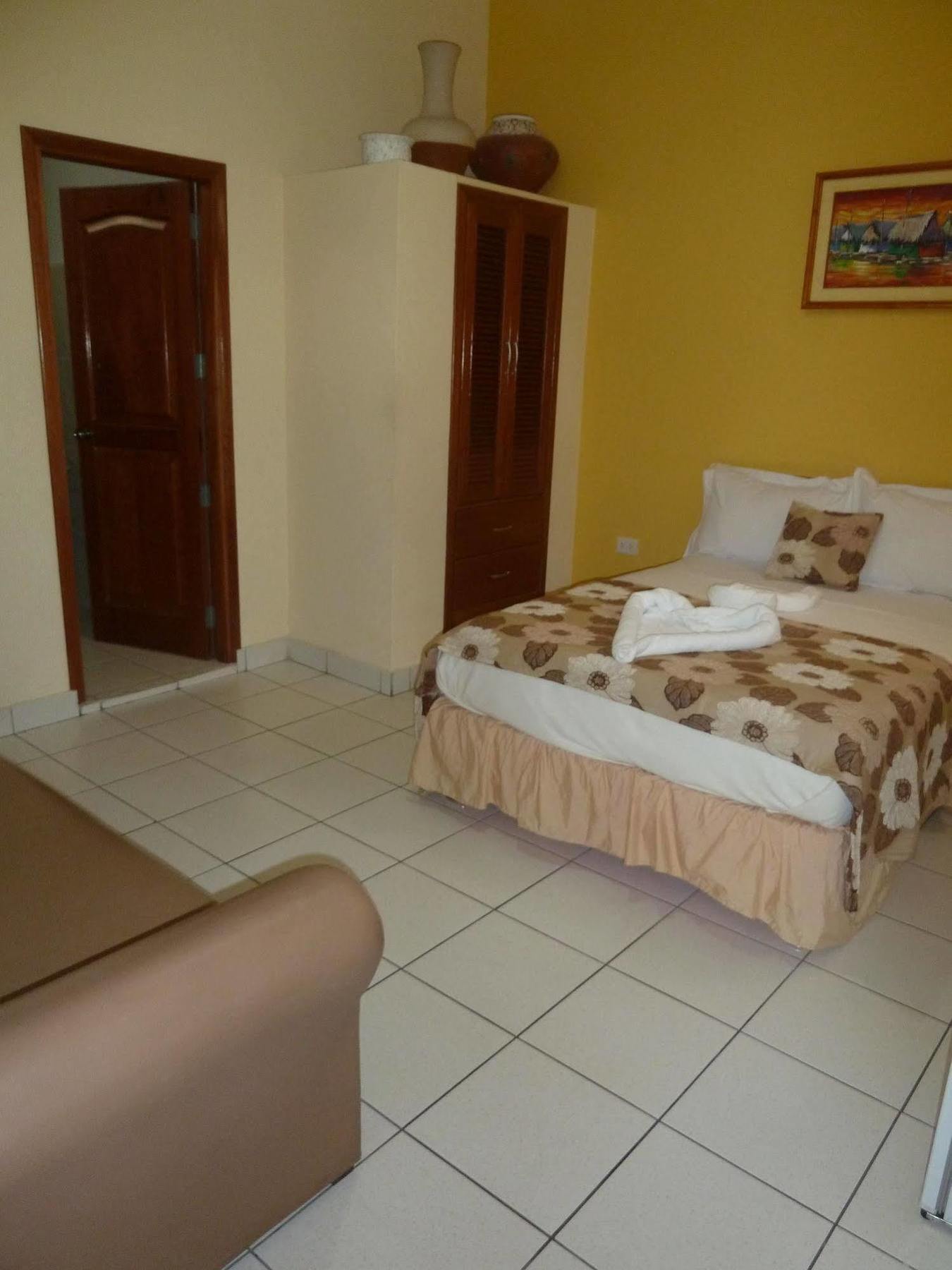 Hostal Huayruro Iquitos Buitenkant foto