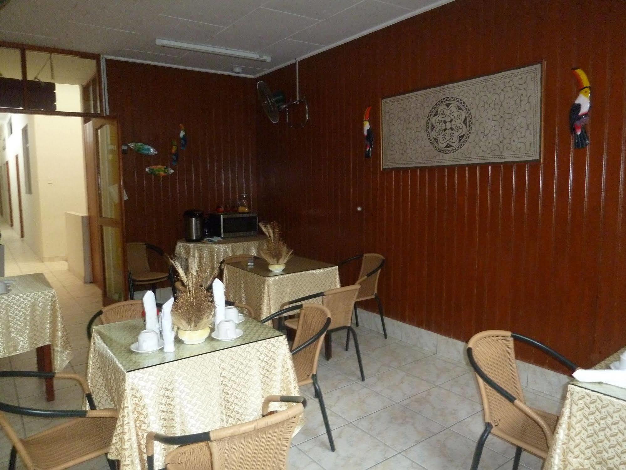 Hostal Huayruro Iquitos Buitenkant foto