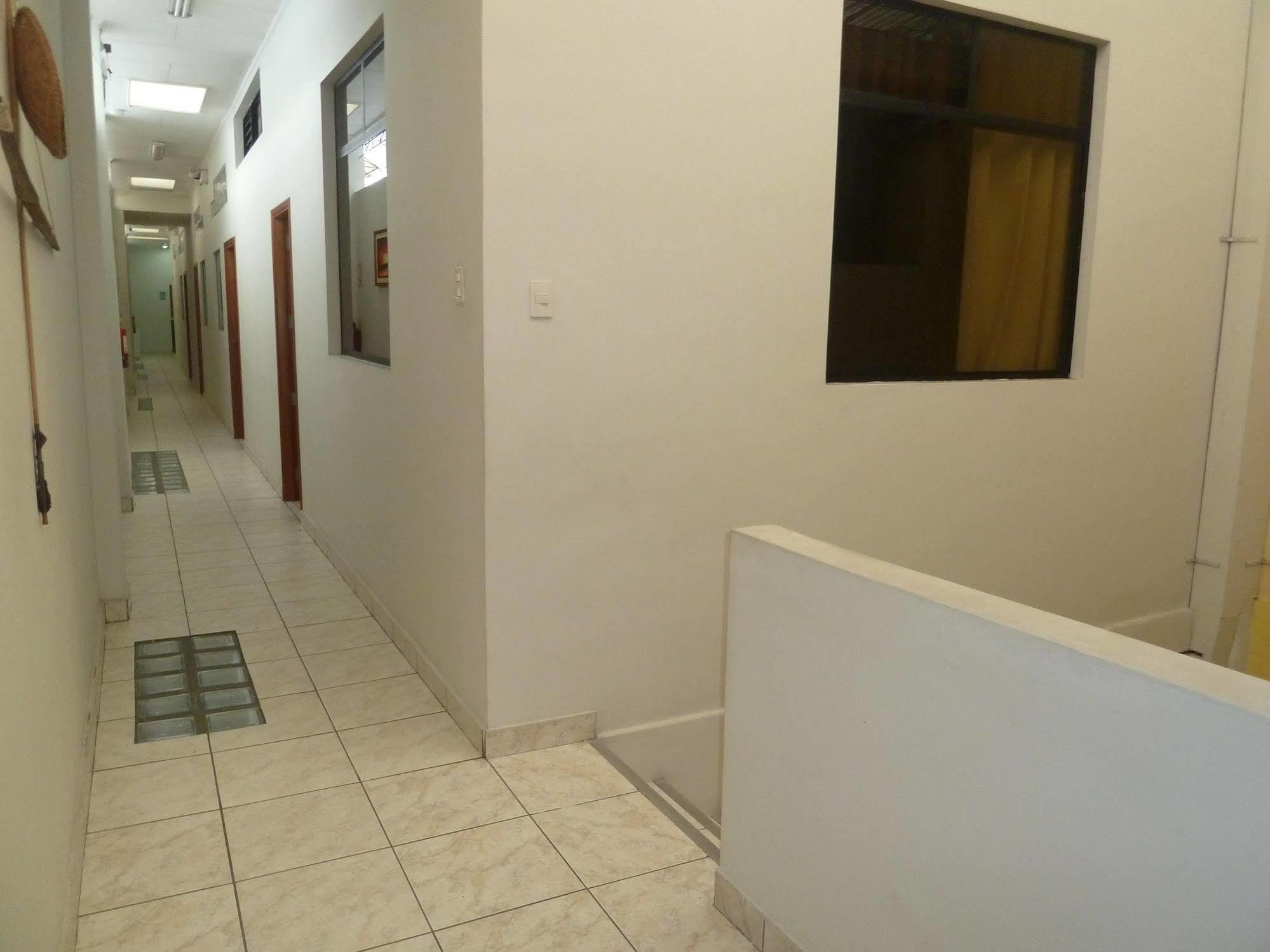 Hostal Huayruro Iquitos Buitenkant foto